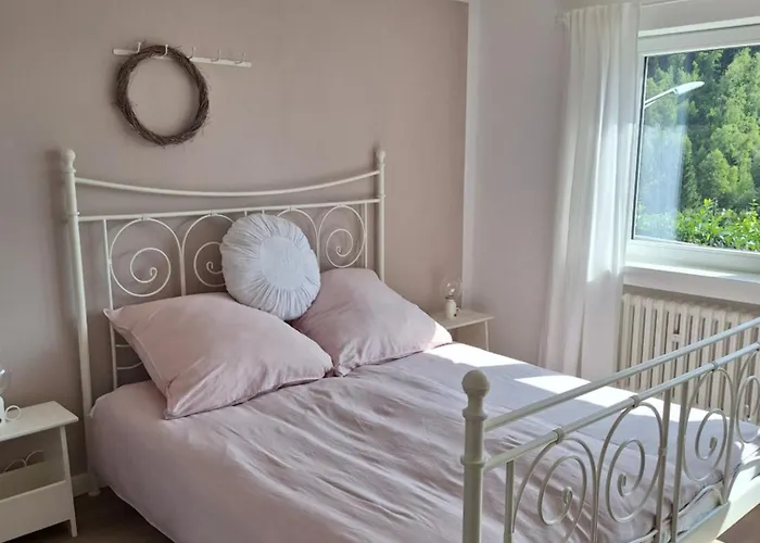 Wohnen Am Waldrand, Zentral Und Ruhig Mit Terasse *