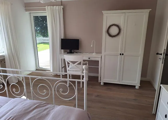 Wohnen Am Waldrand, Zentral Und Ruhig Mit Terasse